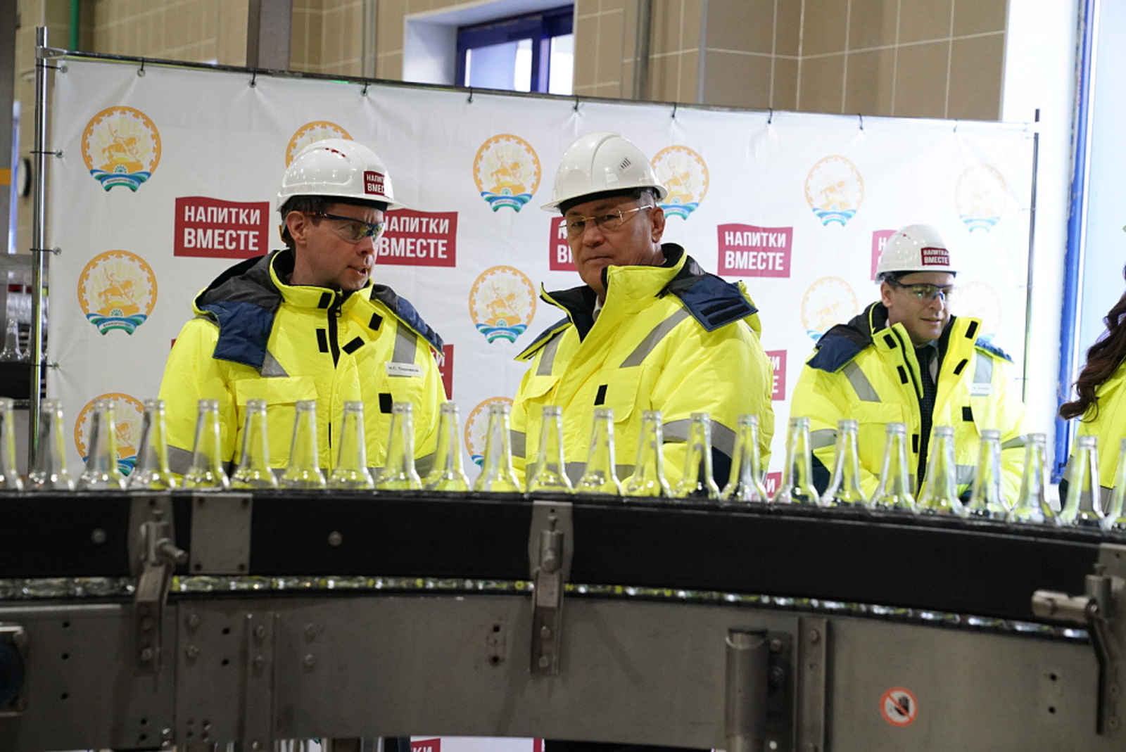 Радий Хабиров обсудил перспективы с компанией «Напитки вместе»