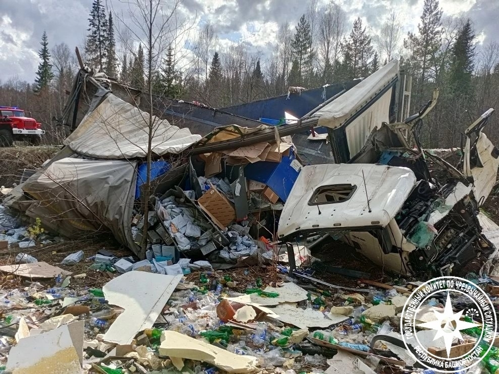 На трассе Уфа — Белорецк столкнулись два грузовика MAN. Оба водителя погибли