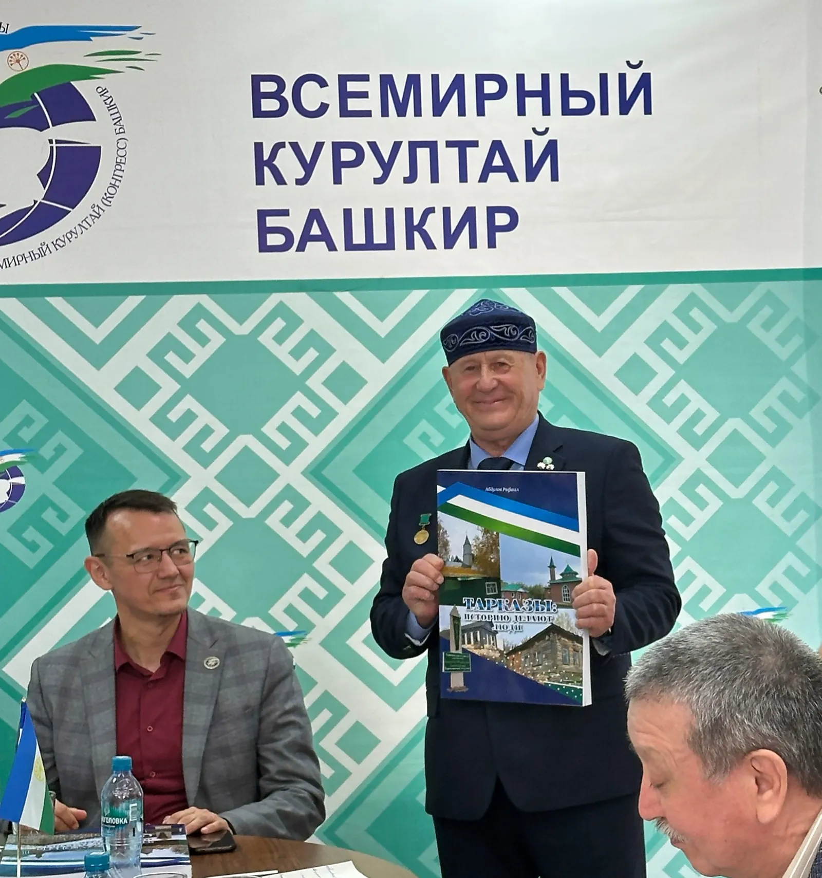 Раиф БАДЫКОВ  Работая над книгой, Рафаил Абдулов изучил массу краеведческих материалов.