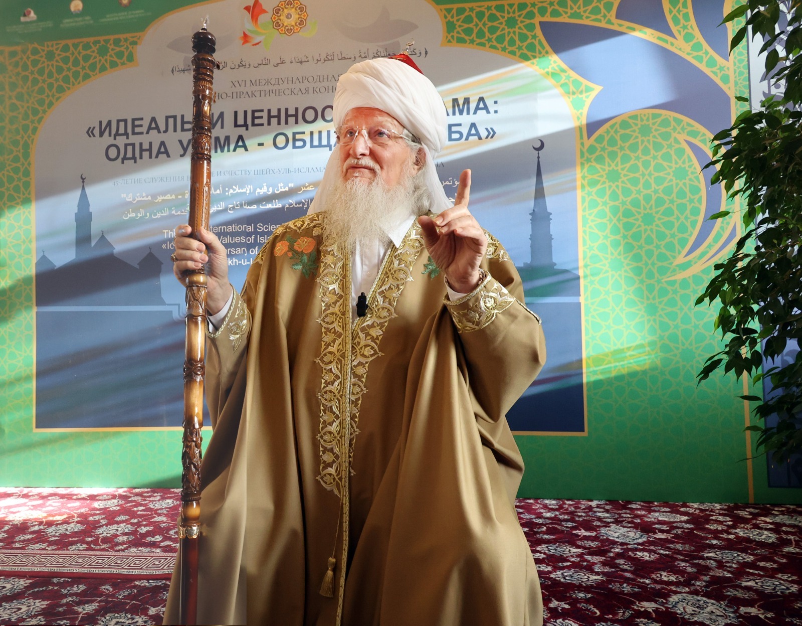 Александр ДАНИЛОВ  Сегодня люди особенно ясно должны понимать, что спасение — в единстве.