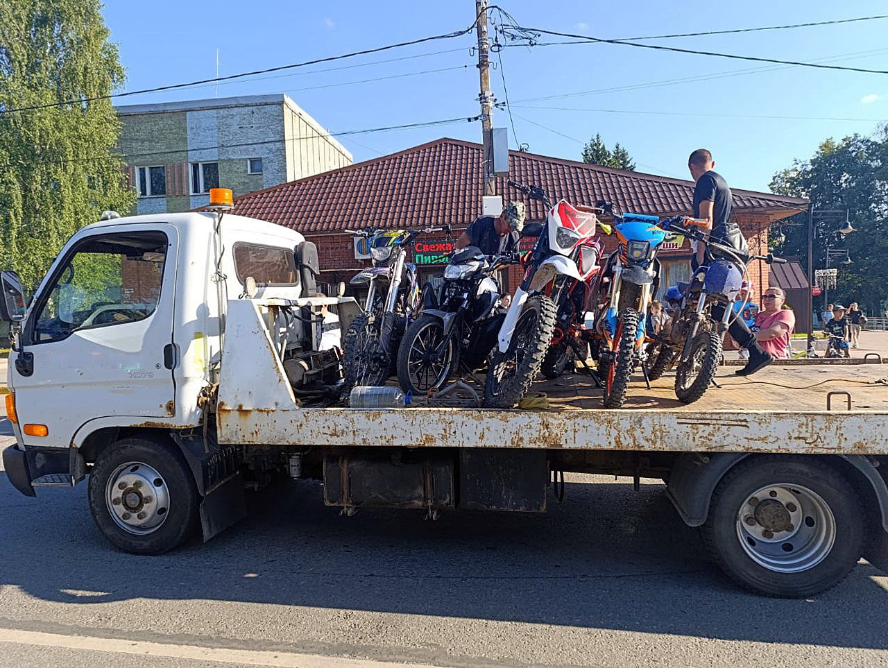 пресс-служба ГАИ РБ Мототранспорт, которым управляли подростки, помещают на спецстоянки.