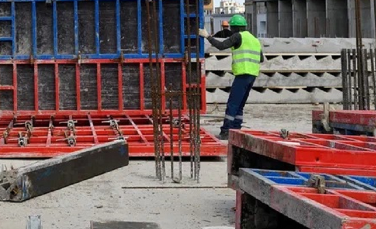 Житель Уфы упал с эстакады