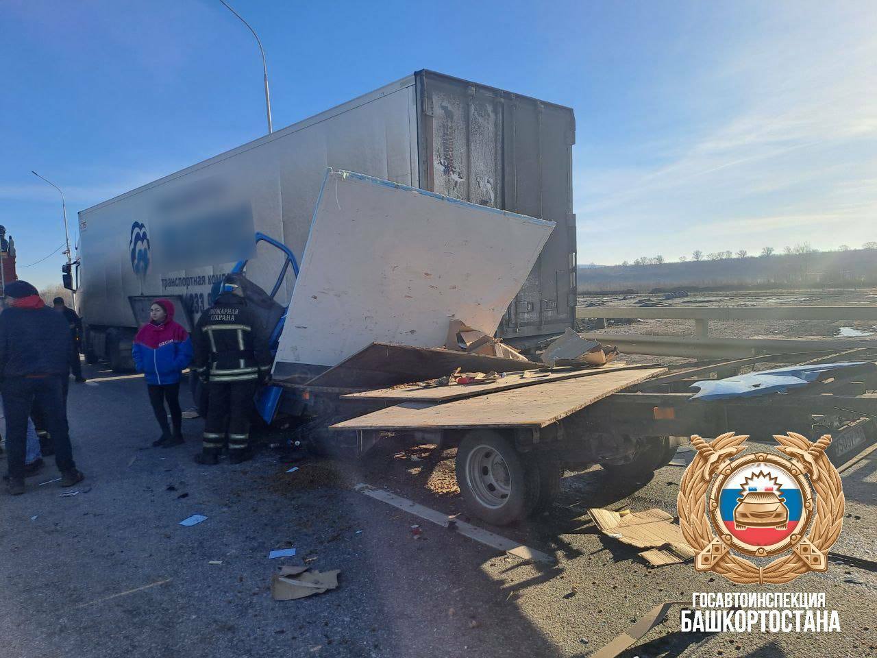 В Уфимском районе госпитализирован въехавший в фуру водитель «ГАЗели»