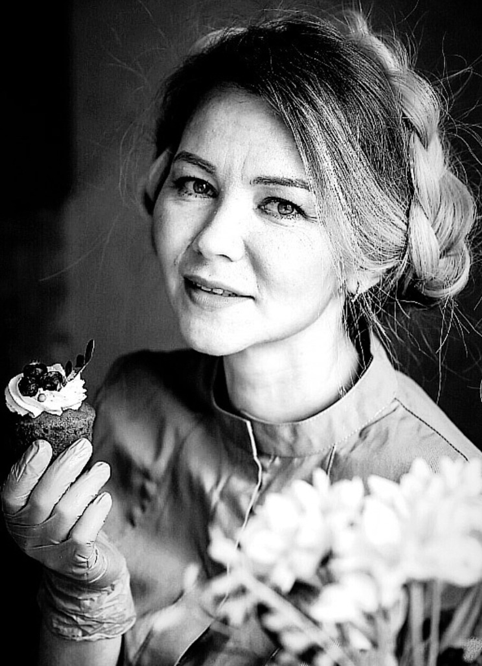 Людмила КАМНЕВА  Опытный кондитер Екатерина Комарова задолго до Пасхи продумывает меню праздничного стола.