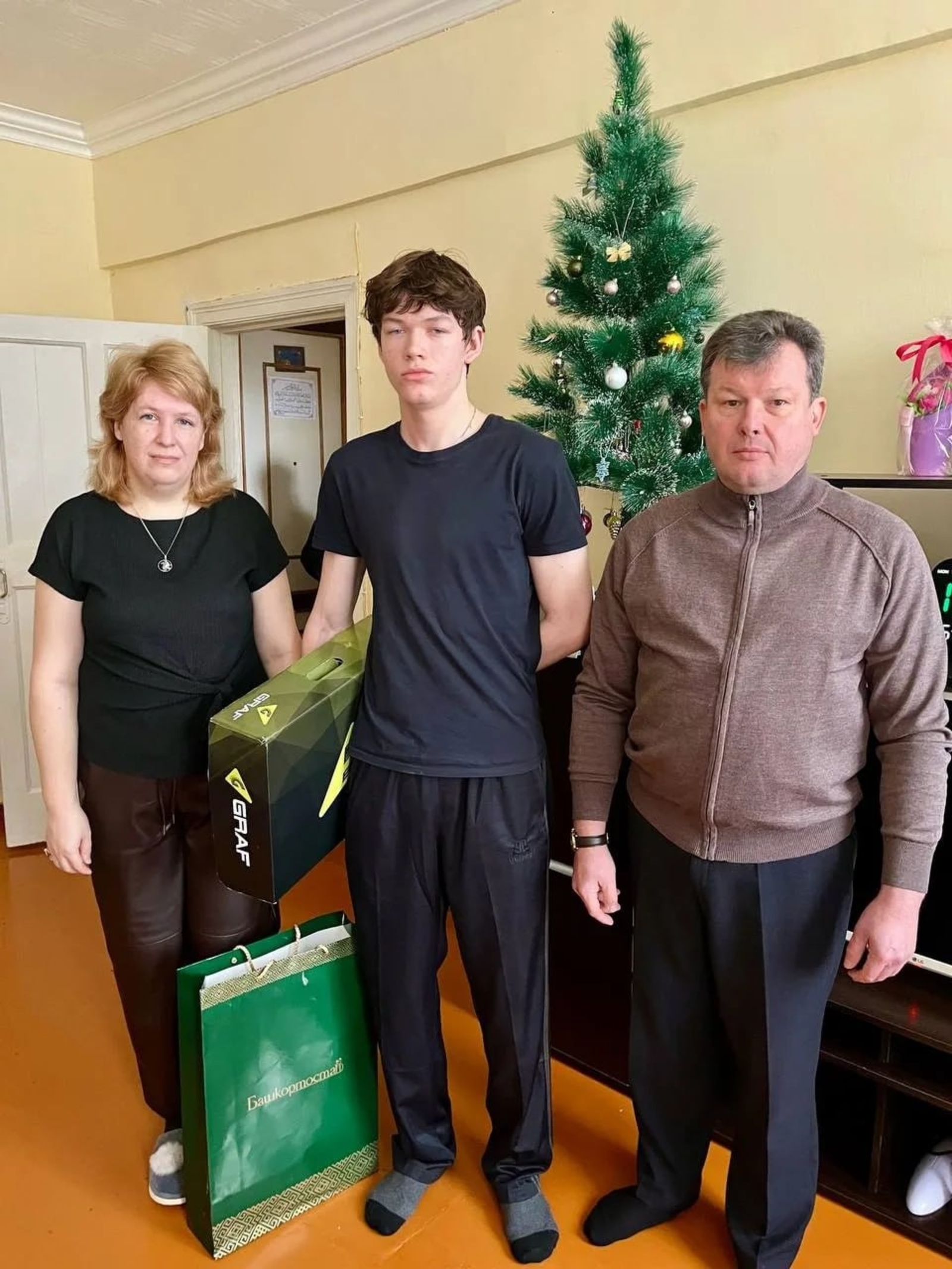 Радий Хабиров исполнил новогоднее желание мальчика Александра