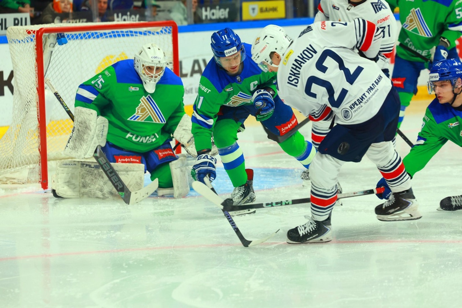 пресс-служба ХК «СЮ» Последних побед юлаевцы добились за счет уверенной игры защитников и голкипера Семена Вязового.