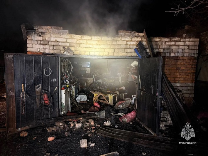 В Башкирии в загоревшемся гараже нашли погибшего мужчину