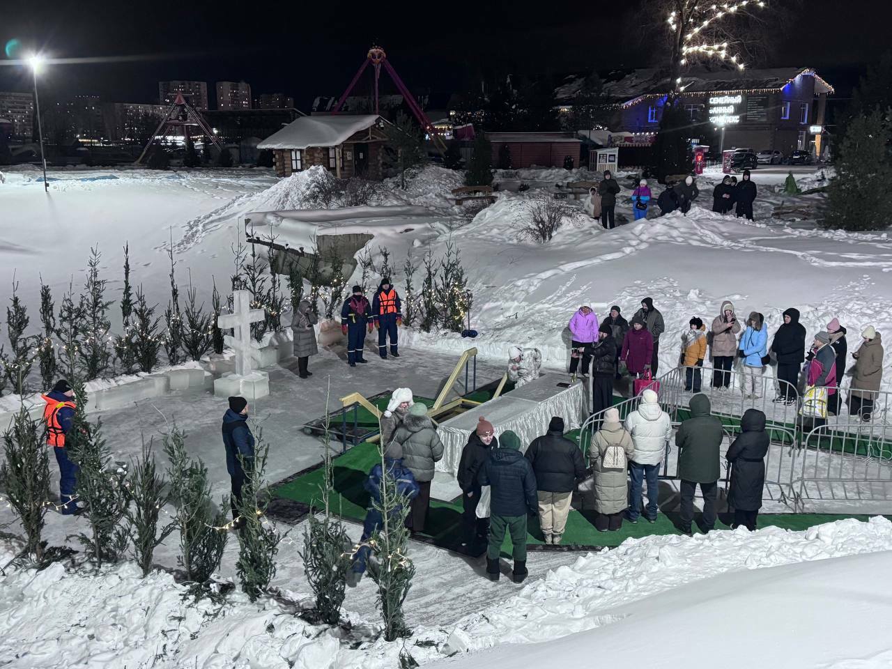 В Башкирии в вечер Сочельника в прорубь окунулись уже более 1 300 человек