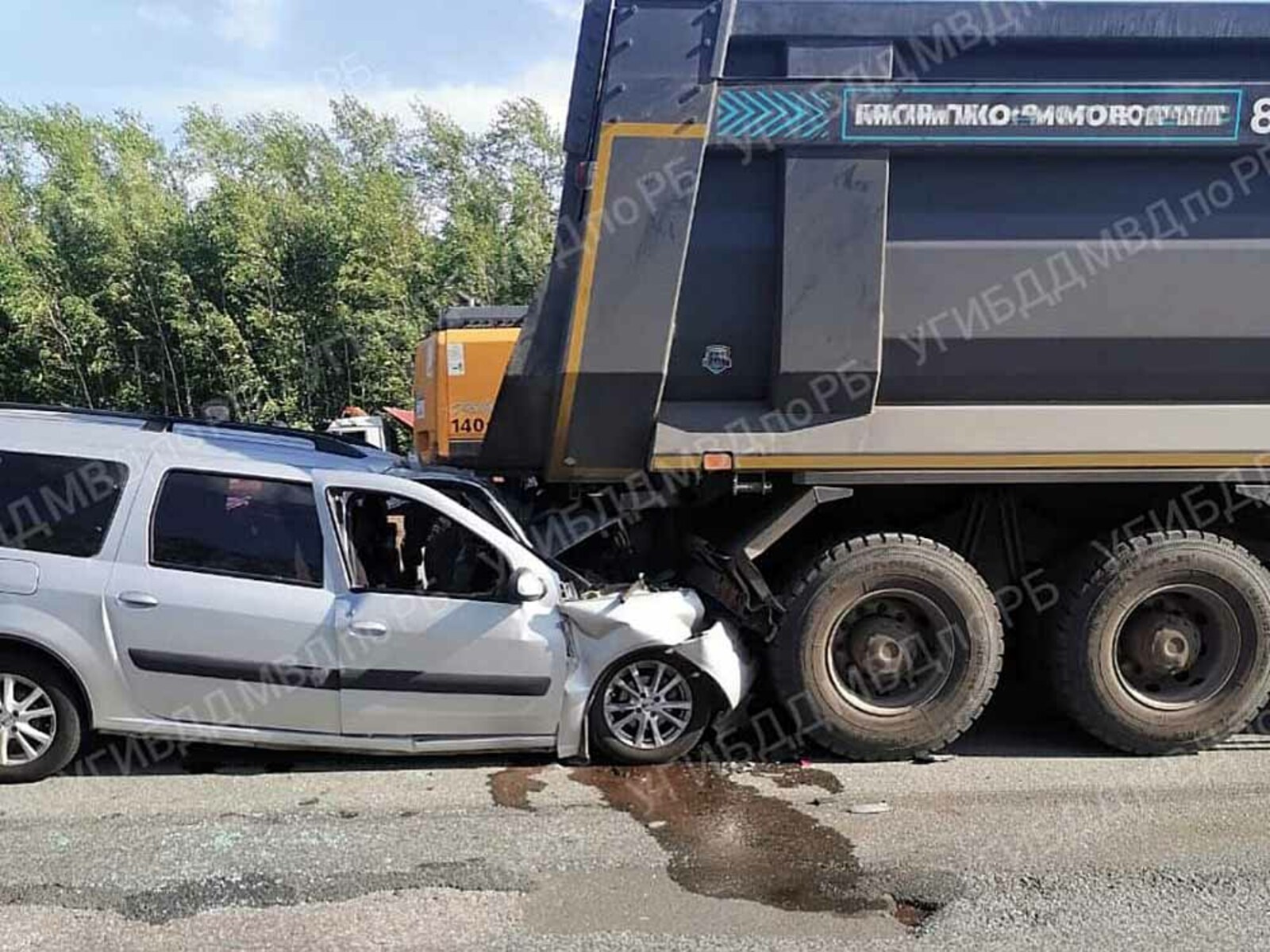 В Башкирии водитель «Ларгуса» разбился в столкновении с самосвалом