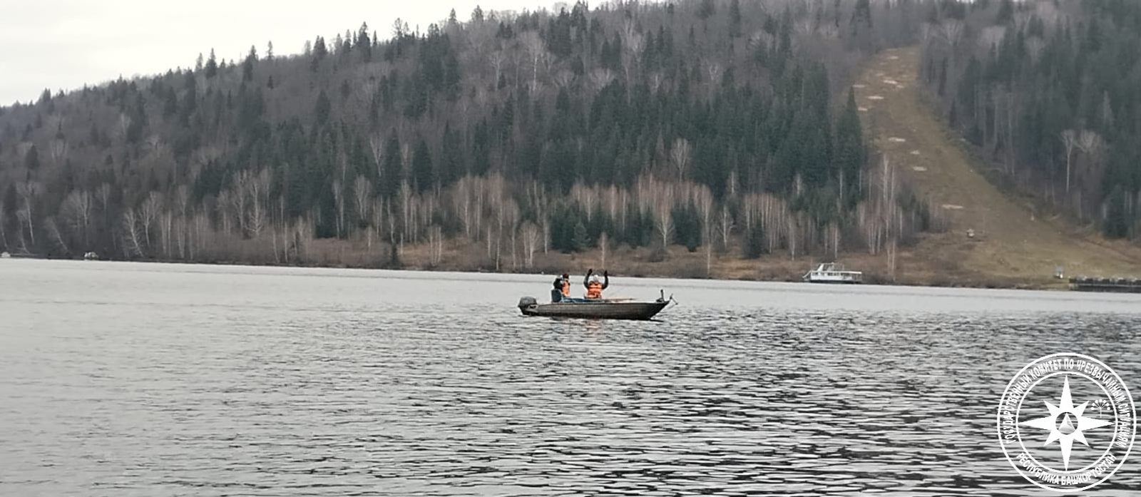 В Башкирии у рыбаков заглох мотор на лодке