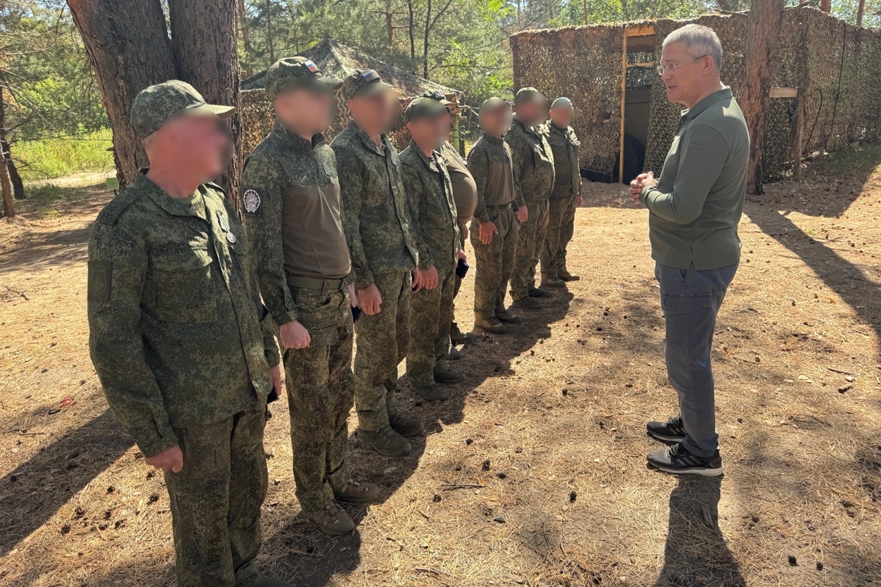 Радий Хабиров приехал к бойцам полка «Башкортостан»