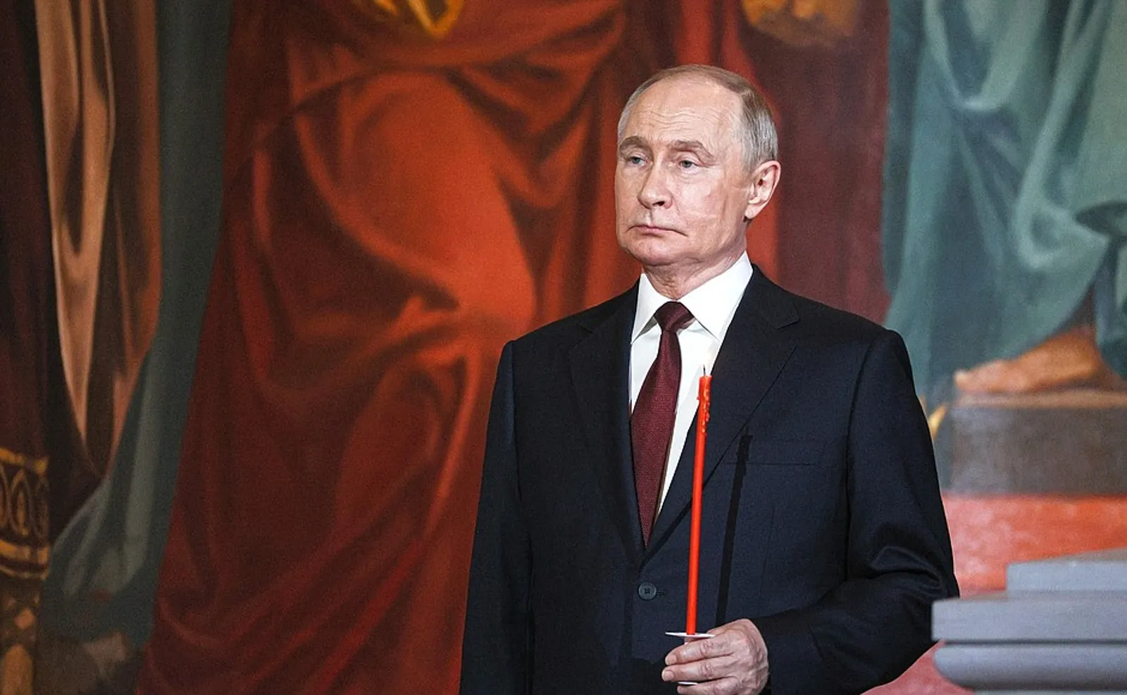 Владимир Путин поздравил россиян с Пасхой