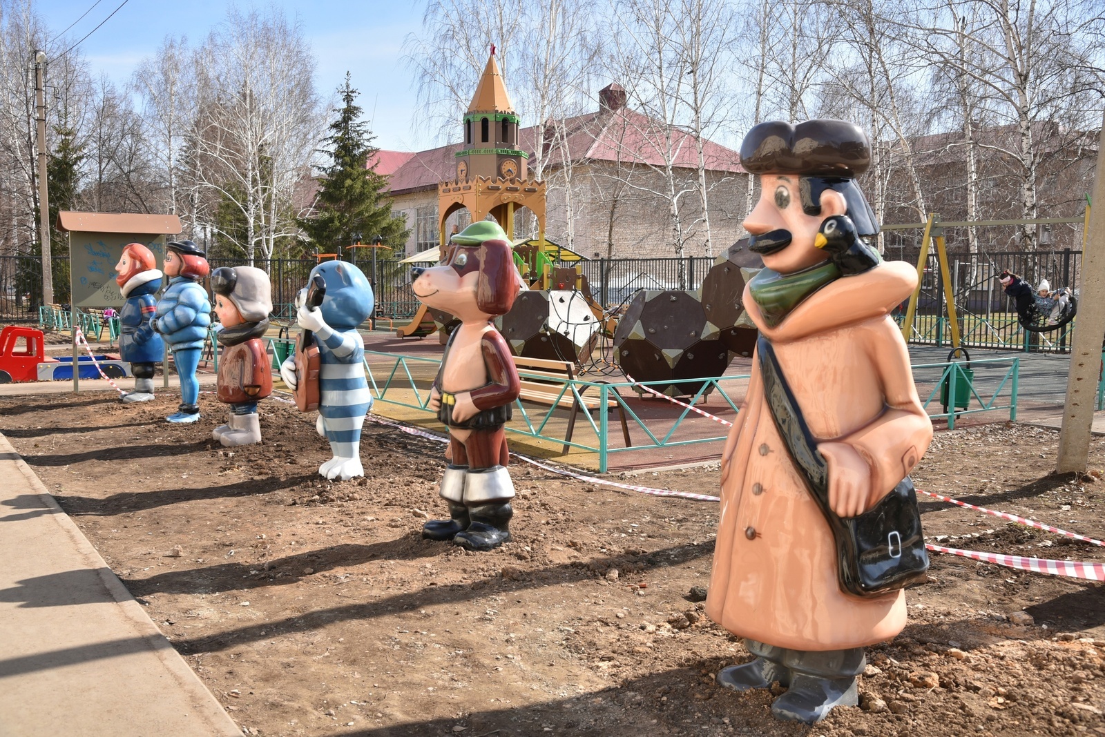 «Башкирские дворики» в Туймазах украсили яркие мультипликационные персонажи