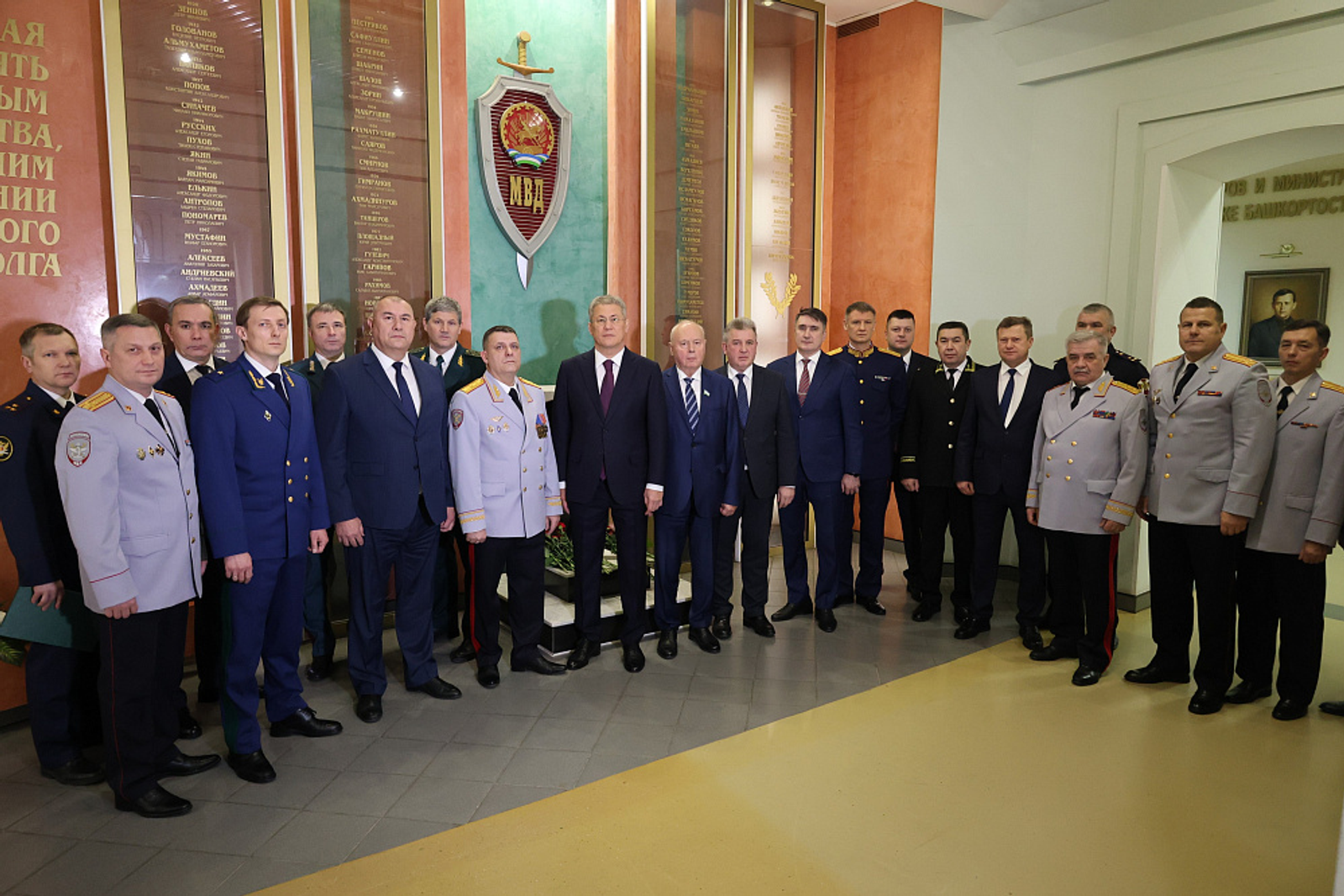 Радий Хабиров поздравил сотрудников полиции с профессиональным праздником