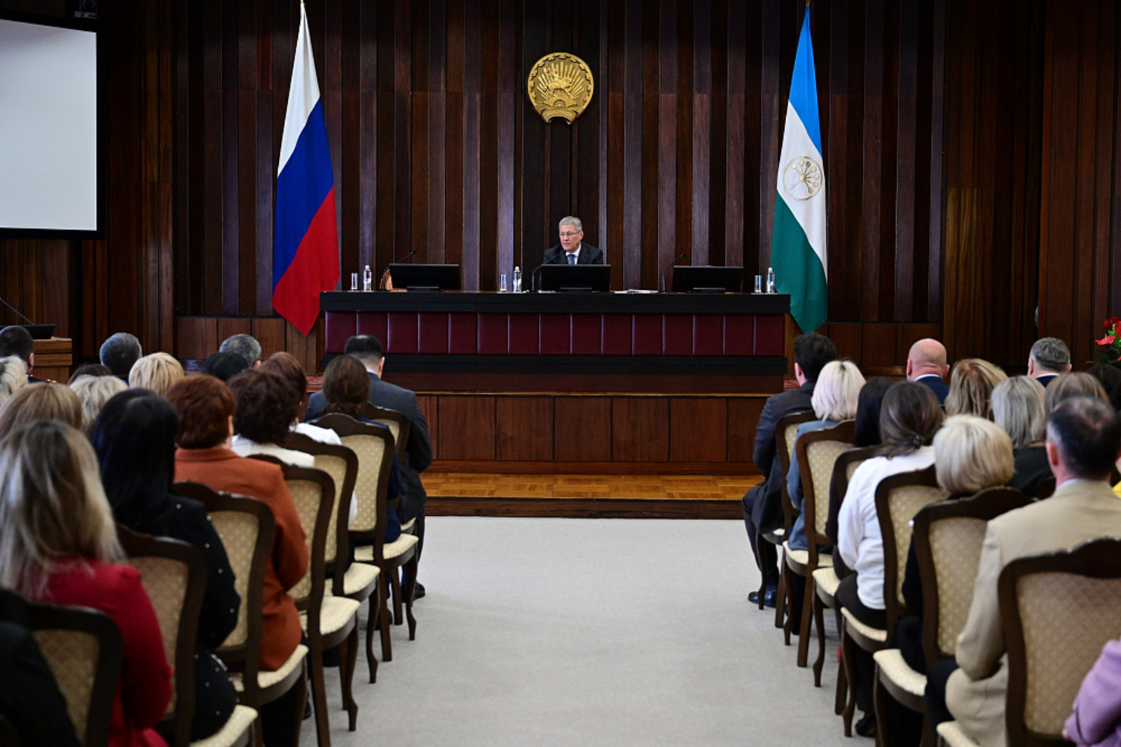 Глава Башкирии обсудил с педагогами усиление антитеррористической безопасности