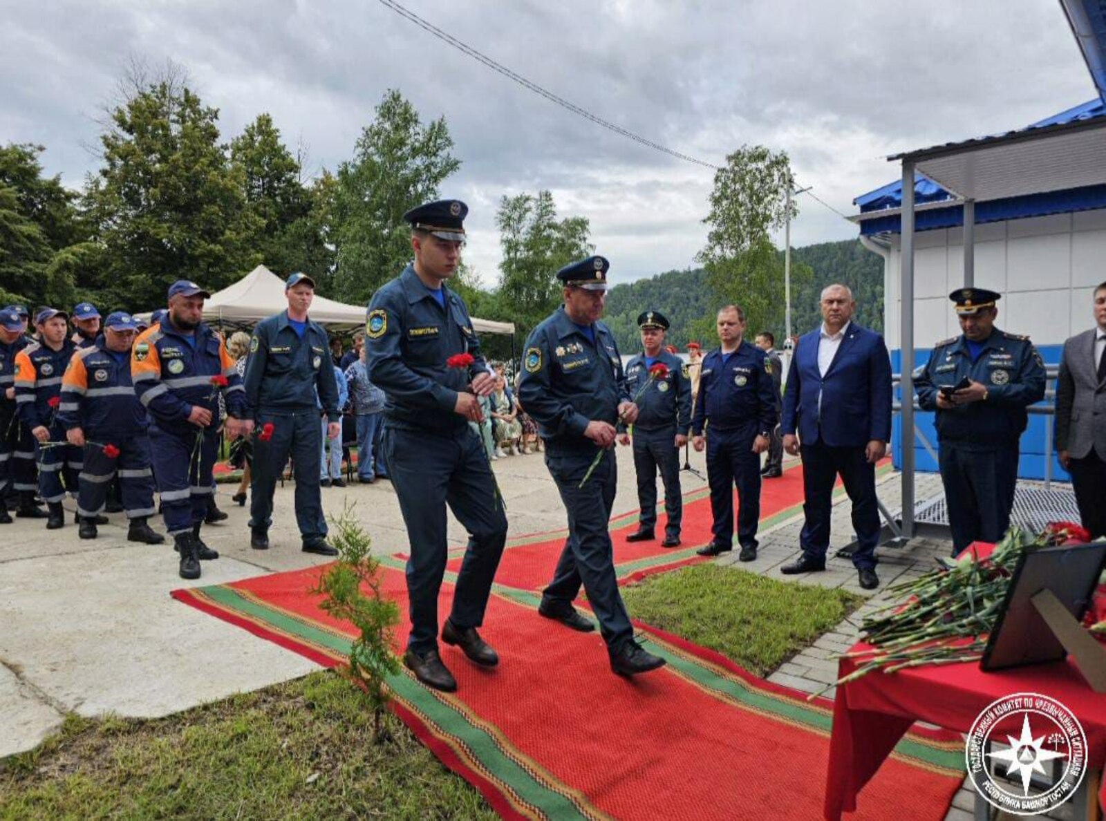 Спасатели Башкирии открыли мемориальную доску своему коллеге, погибшему на СВО
