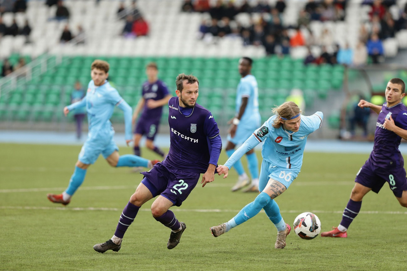 пресс-служба ФК «Уфа» Спектакль «Жди меня» — о том, что ожидание может быть как личным подвигом, так и кошмаром.