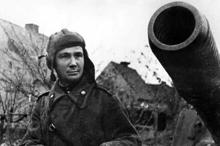 кадр из кинохроники взятия Восточной Пруссии (1945 г.), которую демонстрируют в Калининградском краеведческом музее Александр Космодемьянский.