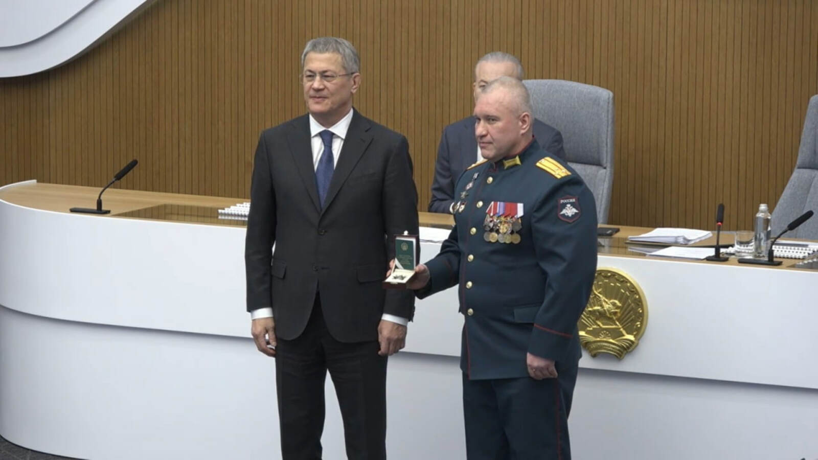 Глава Башкирии наградил орденом  полковника Виктора Кухальского
