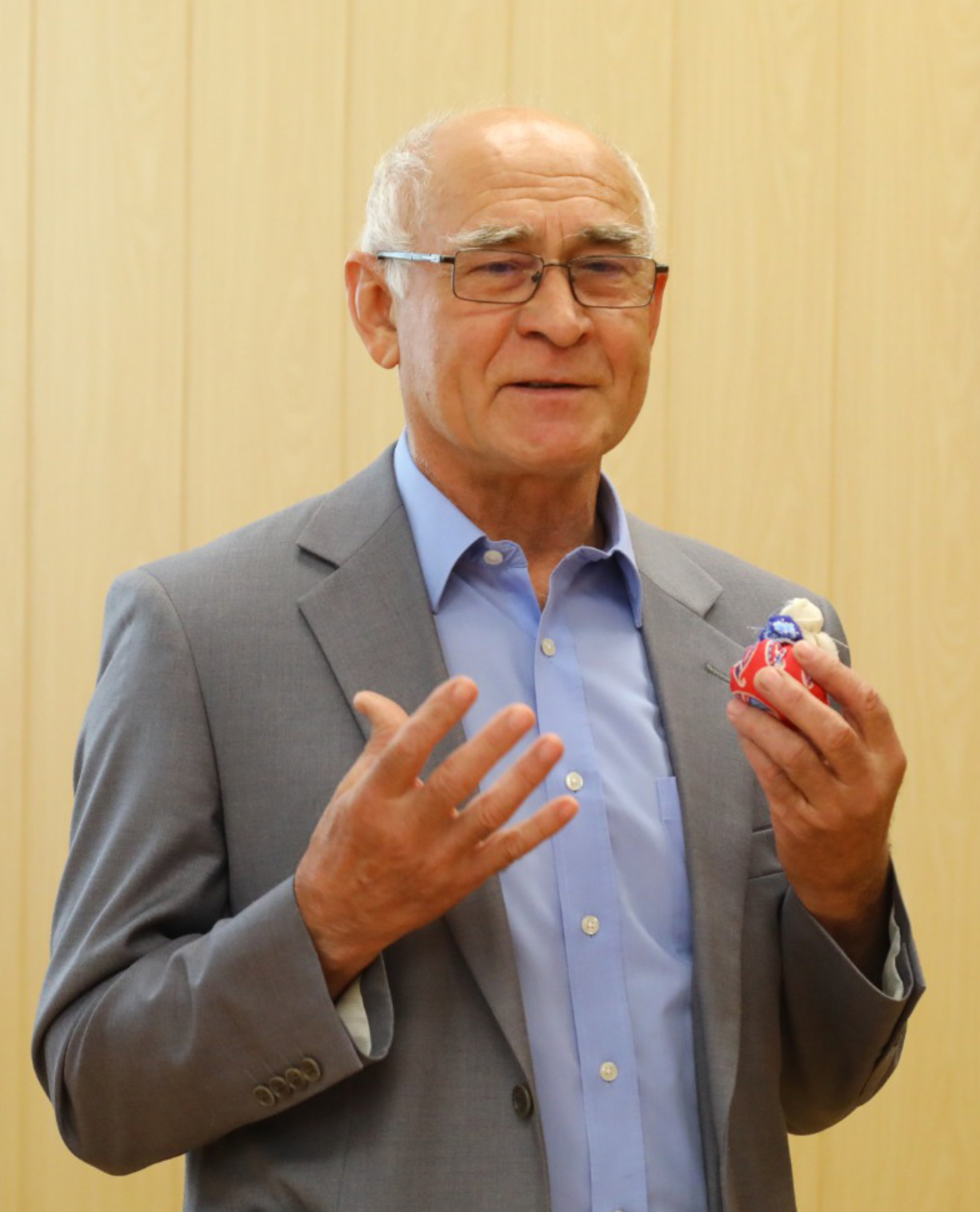 Оперативность сейчас на первом месте, но и советская школа журналистики может много дать, уверен Алик Шакиров. // Фото из личного архива.