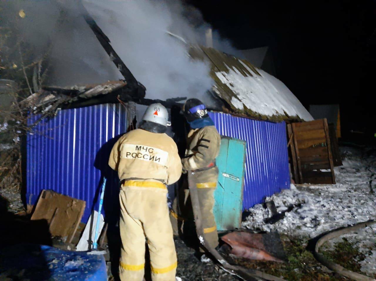 В Башкирии в пожаре в частном доме погибла 21-летняя женщина