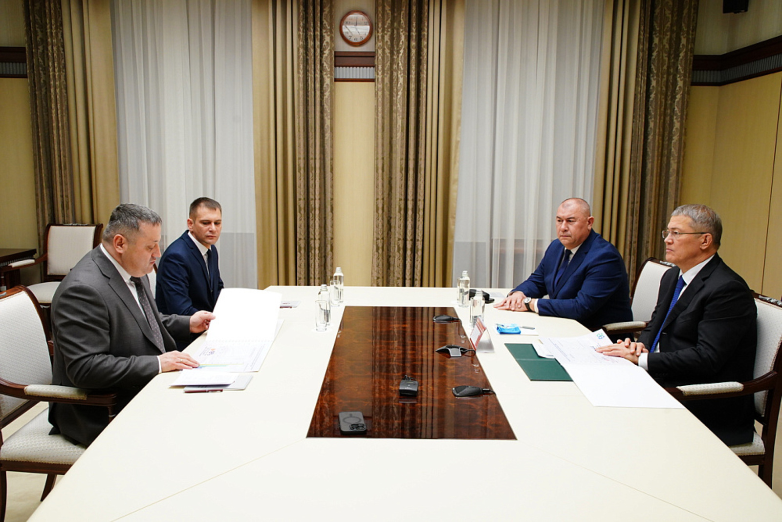 Радий Хабиров встретился с руководителем отряда погранконтроля «Поволжье»