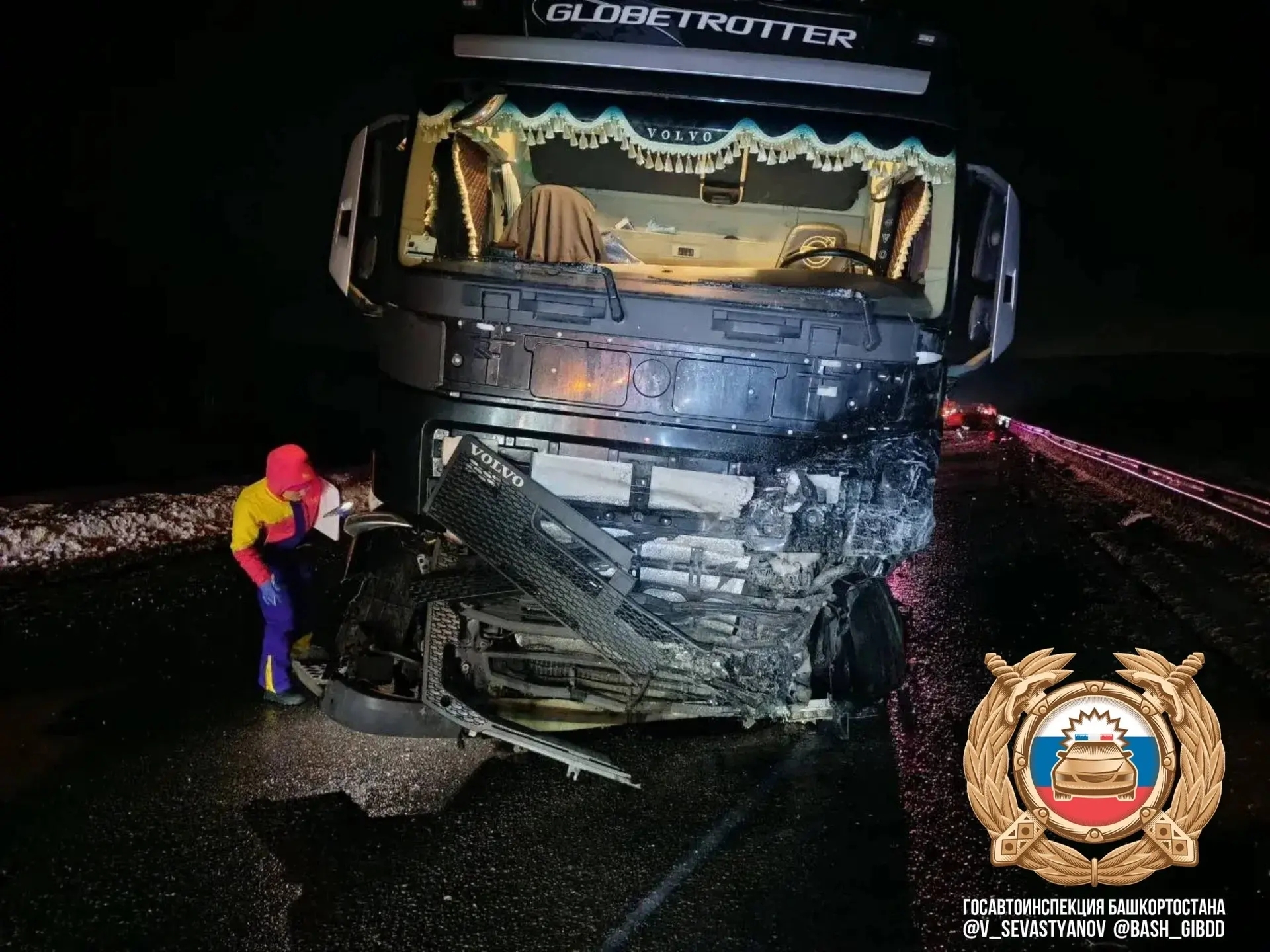 В Башкирии девушка за рулём легковушки погибла в столкновении с фурой