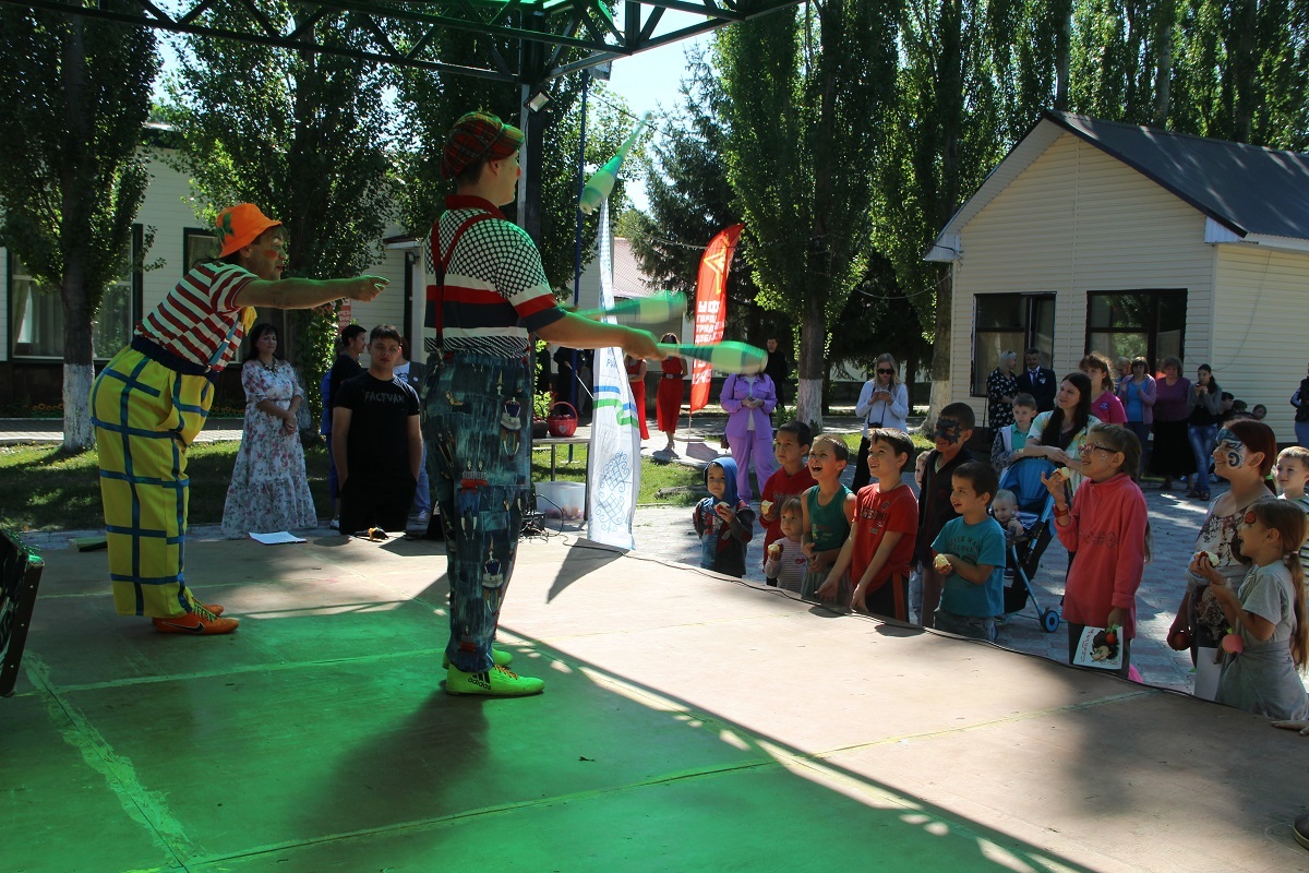 Праздник «Яблочный Спас» подарили живущим в Уфе переселенцам из ДНР и ЛНР