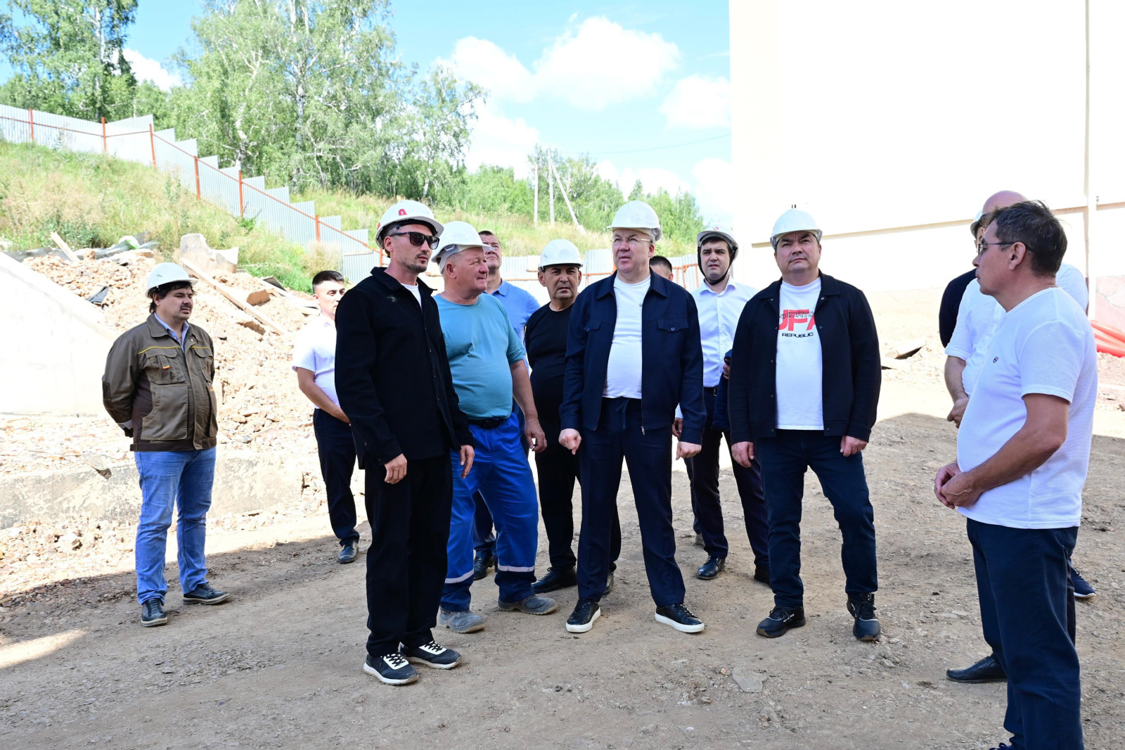 Андрей Назаров проверил строительство соцобъектов в Абзелиловском районе