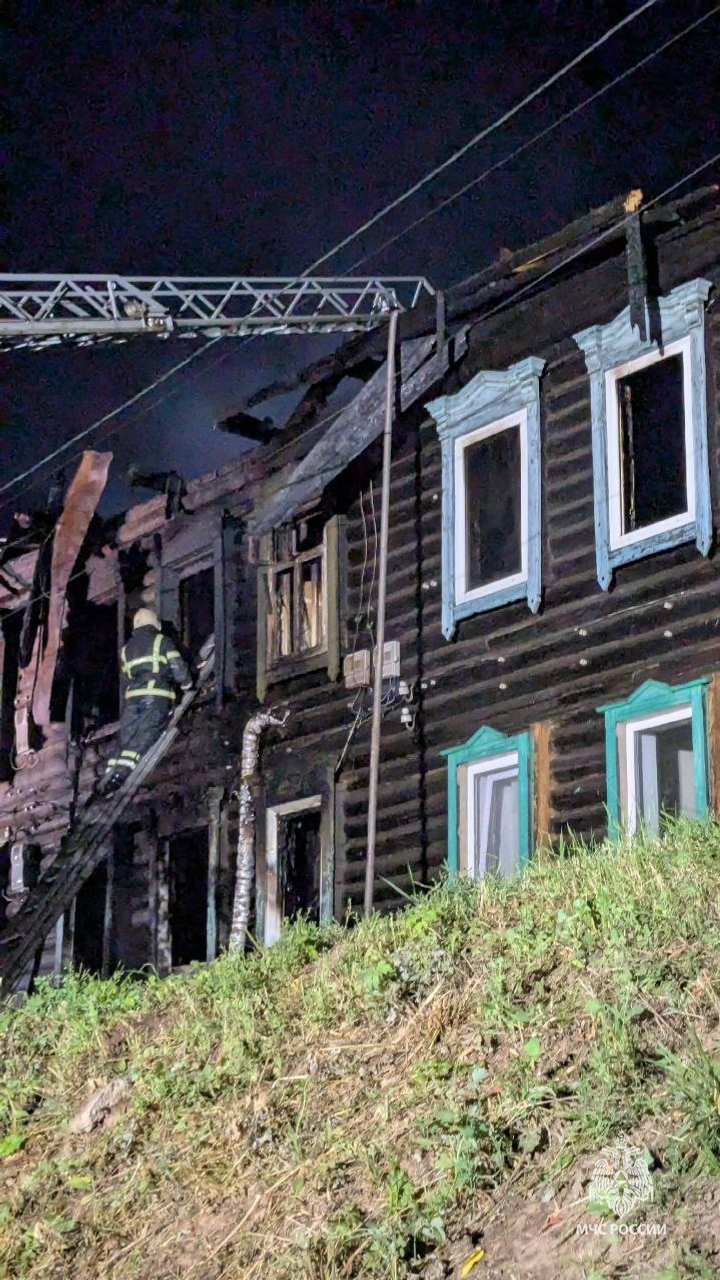 В Уфе во время крупного пожара погибли два человека