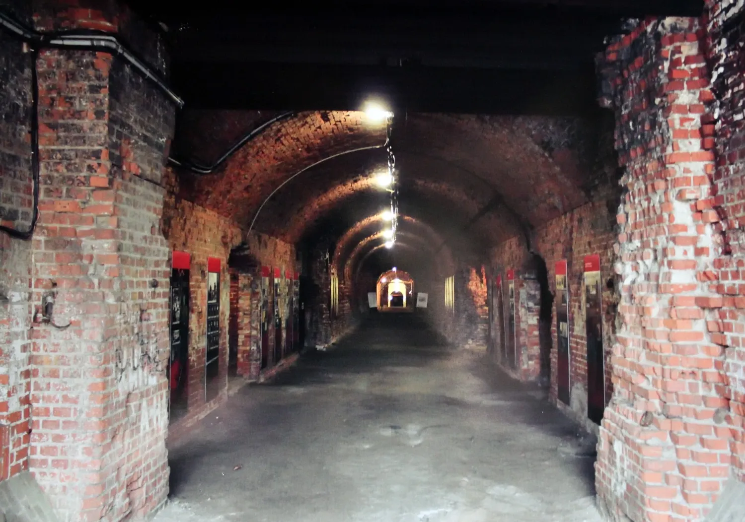 Андрей ЯНКИН  В этих казематах шли ожесточенные бои.