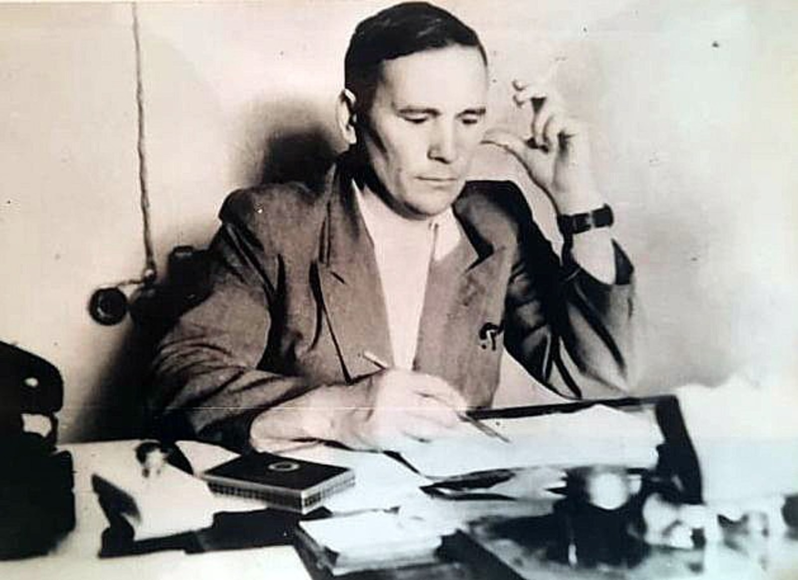 из музея д. Тузлукуш Белебеевского района Инсаф Ягудин на рабочем месте председателя исполкома Озерска.