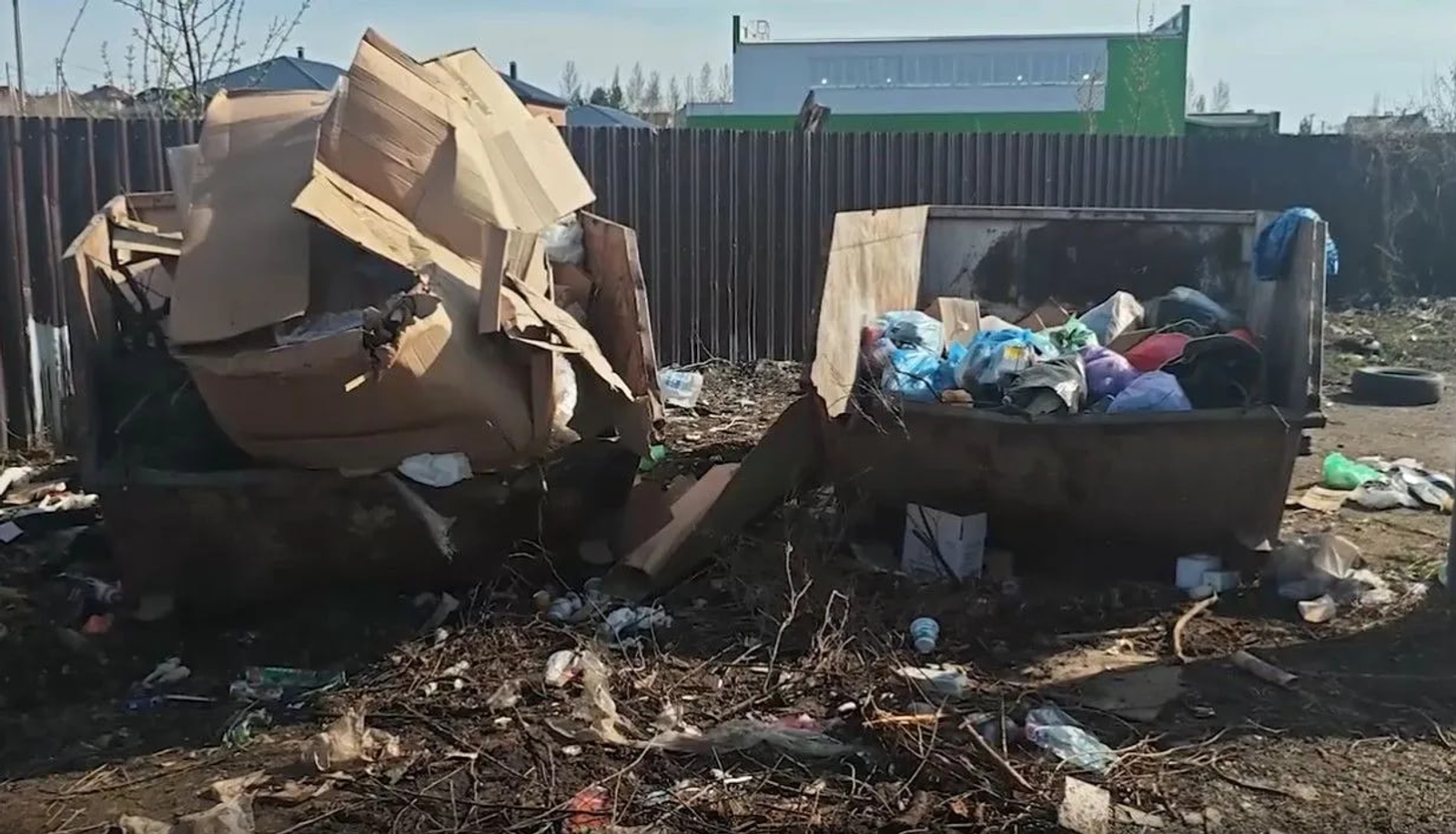 В Уфе к «мусоркам» нельзя подойти из-за… мусора