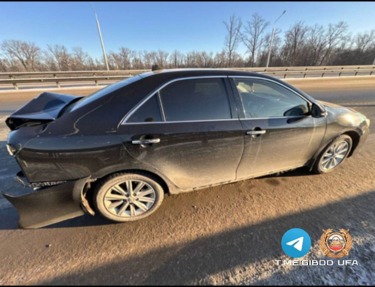 В Уфе водитель эвакуатора врезался в машину, стоявшую на месте ДТП
