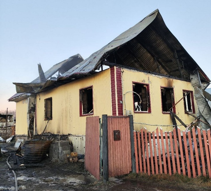 В Башкирии ночью сгорел дом, где спали четверо детей