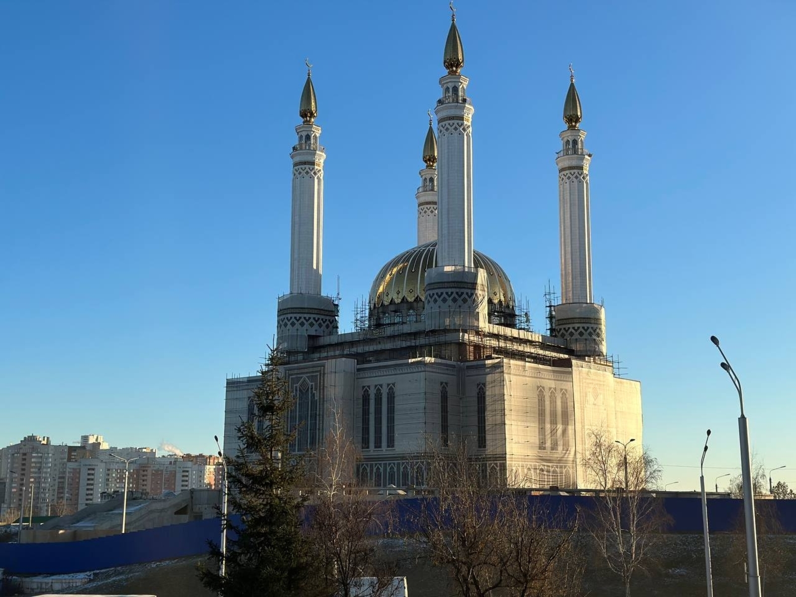 Радий Хабиров посетил строящуюся соборную мечеть «Ар-Рахим»