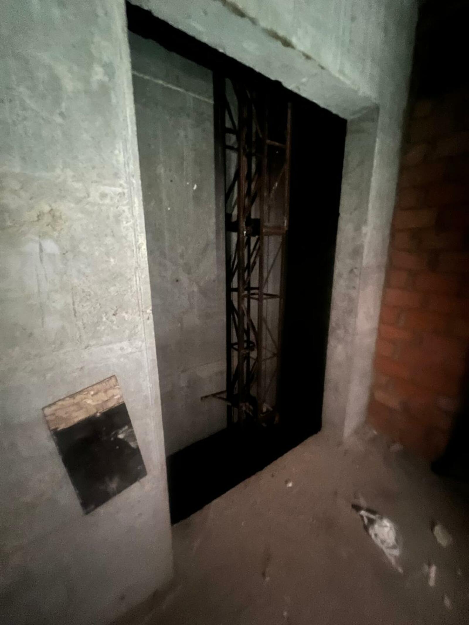 В Уфе многодетный отец упал в шахту лифта