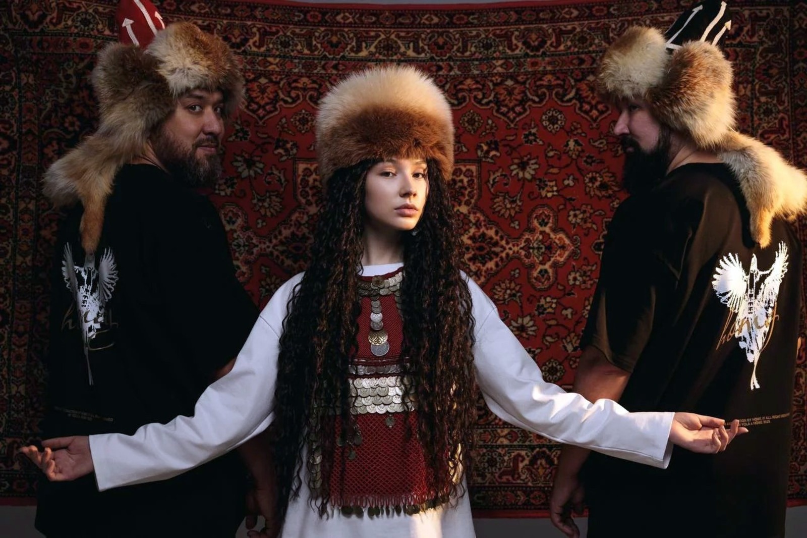 из архива группы AY YOLA После выхода песни «Хумай» в топ-3 запросов Google в мире был перевод песни.