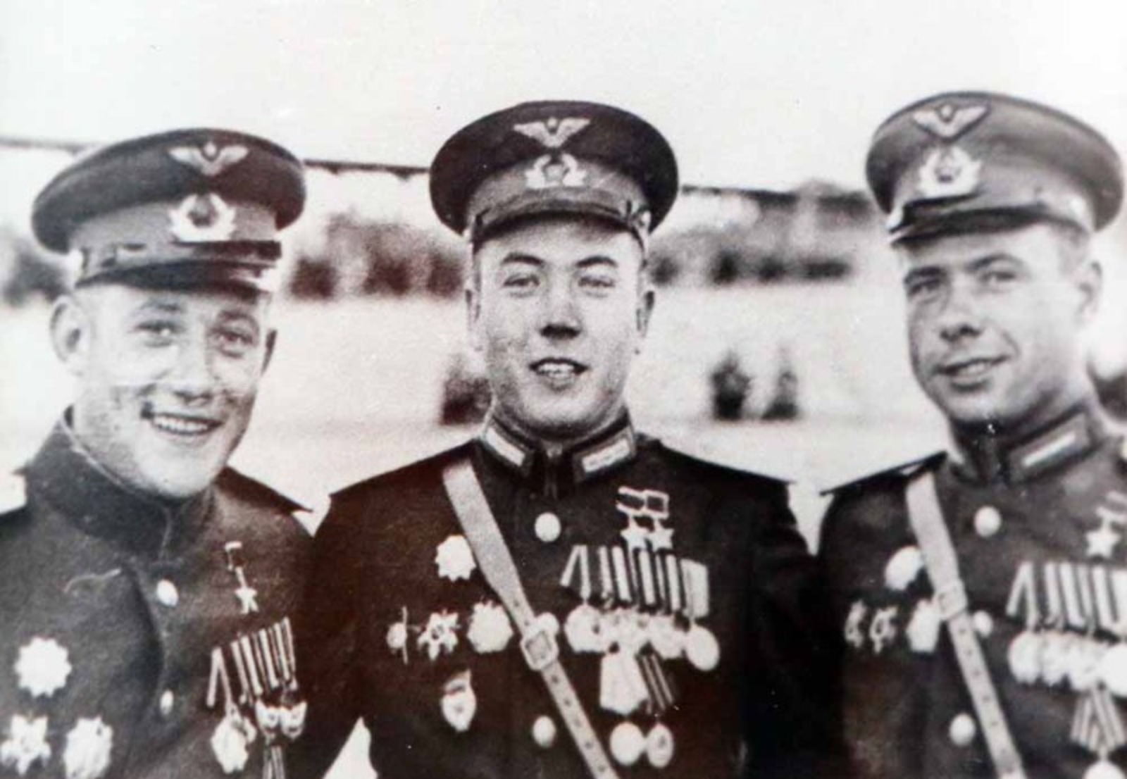 Муса Гареев (на фото — в центре) стал героем нескольких поколений.