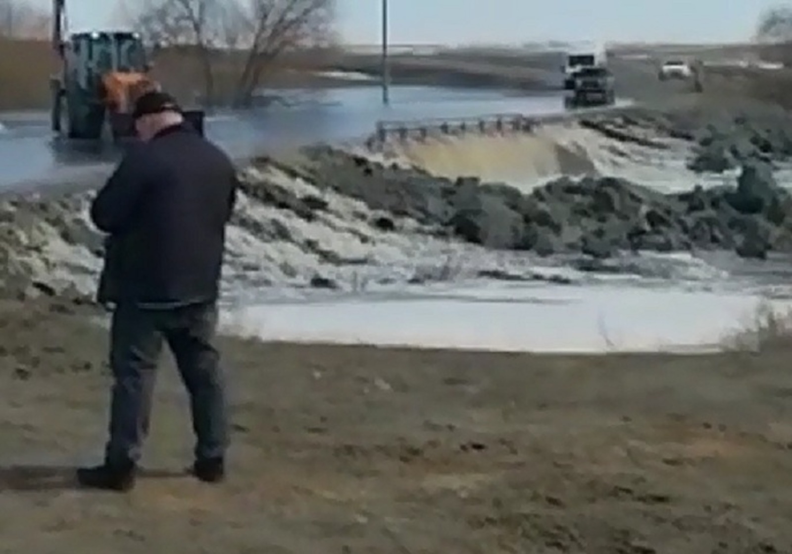 В Баймакском районе Башкирии перекрыли дорогу в связи с паводком