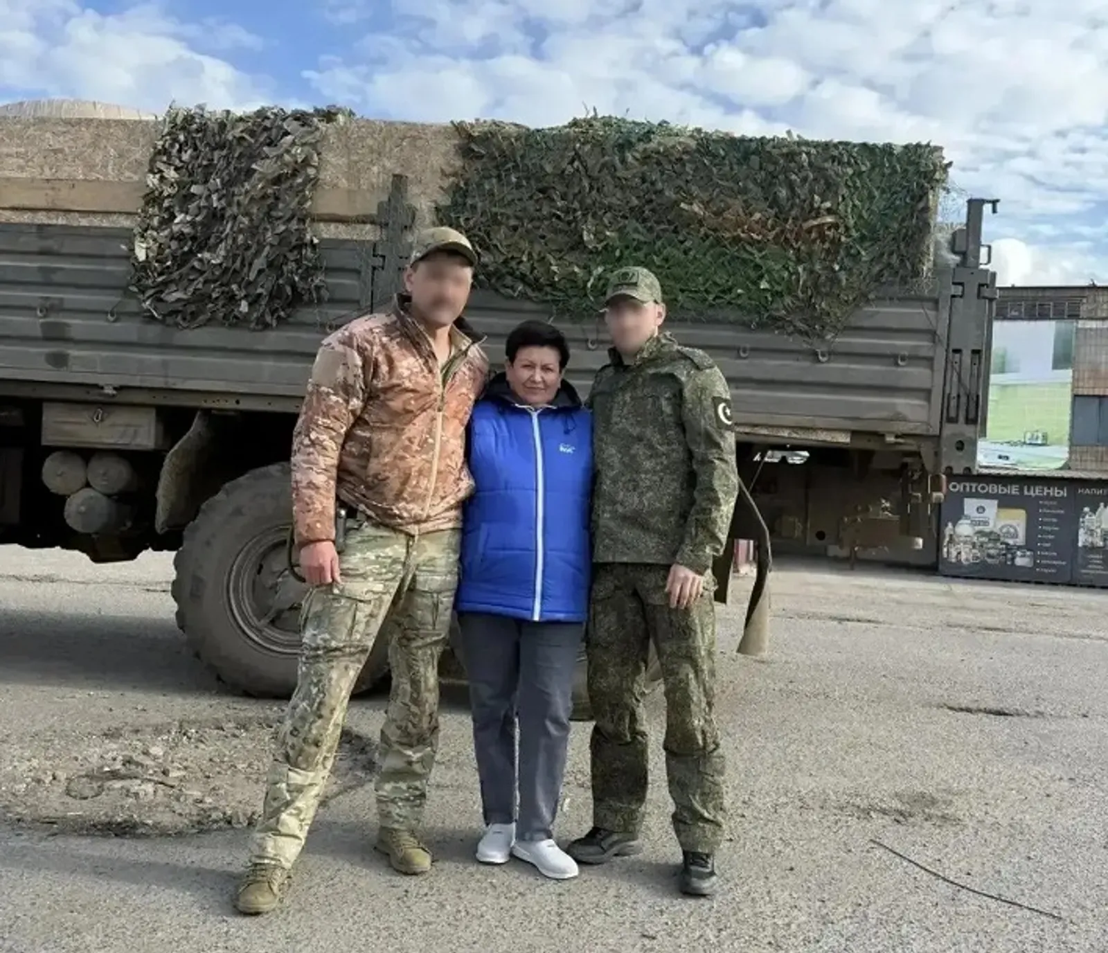 В Башкирии глава сельсовета отвезла груз в зону СВО и встретилась с сыновьями