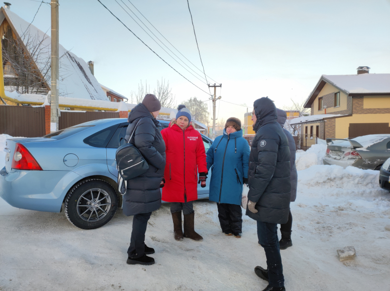 Жители Уфы пожаловались в Народный фронт на заваленные снегом тротуары и остановки