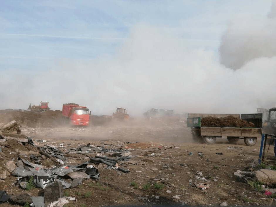 В Аургазинском районе Башкирии горит мусорный полигон