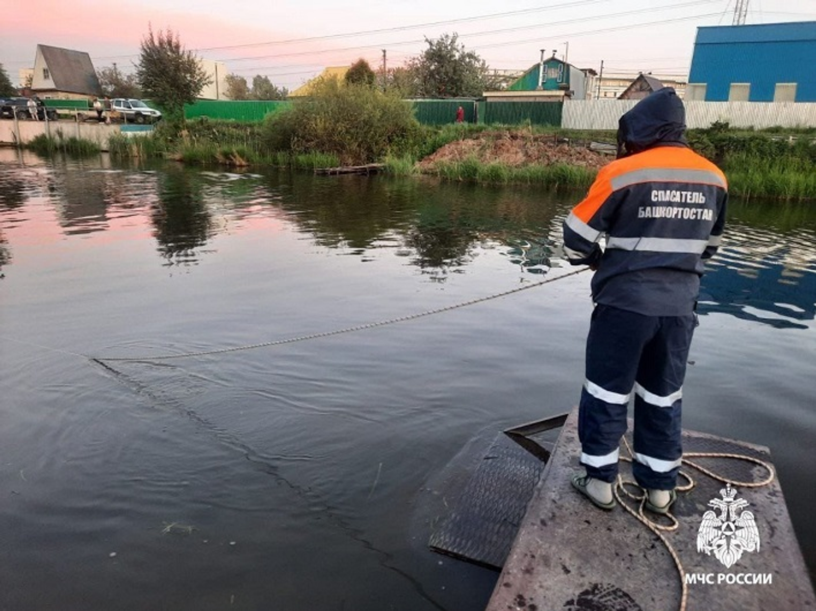 В Башкирии с вечера ищут подростка, нырнувшего с пирса
