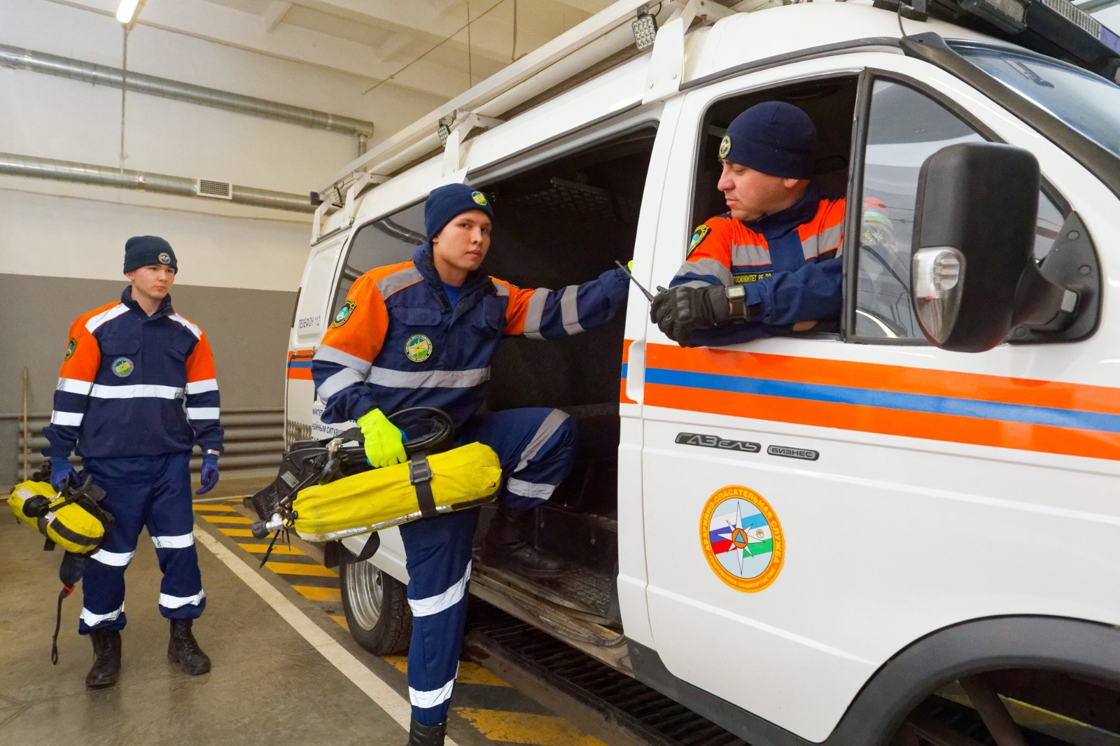 Альберт ЗАГИРОВ  Радислав Ганеев, Рузель Валеев и Вадим Богданов (слева направо) готовы к  очередному выезду.