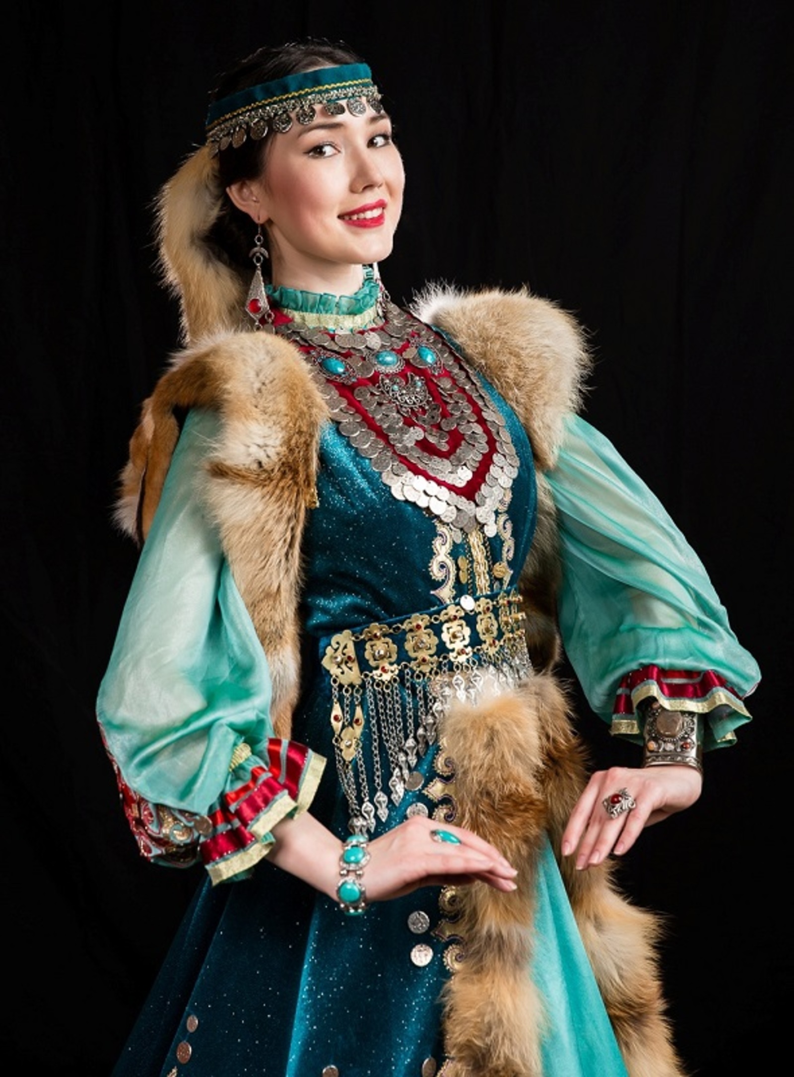 В Туймазинском районе проходит выставка башкирского национального костюма