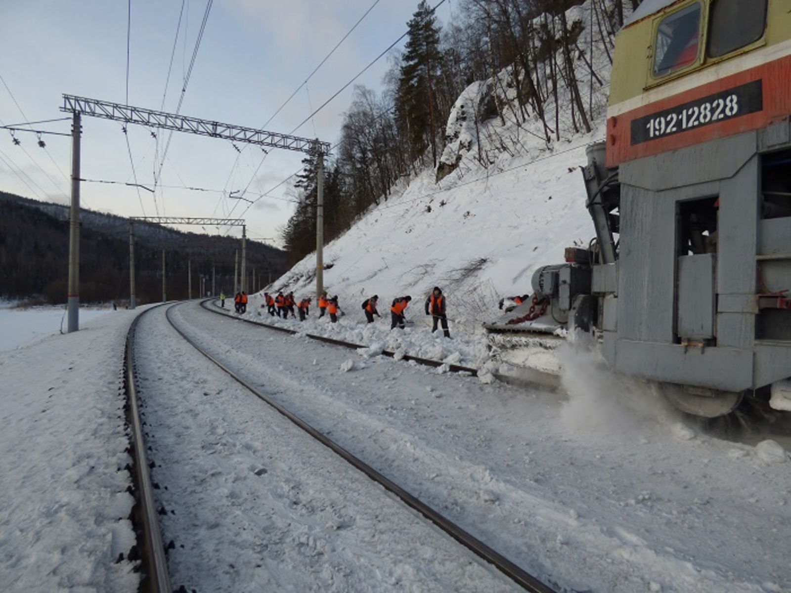 В Башкирии с железной дороги вывезли более миллиона кубометров снега