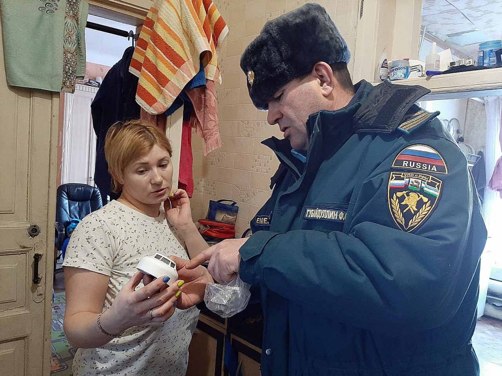 Максим КУТУШЕВ  Пожарные извещатели семьям с детьми устанавливают за счет государства.