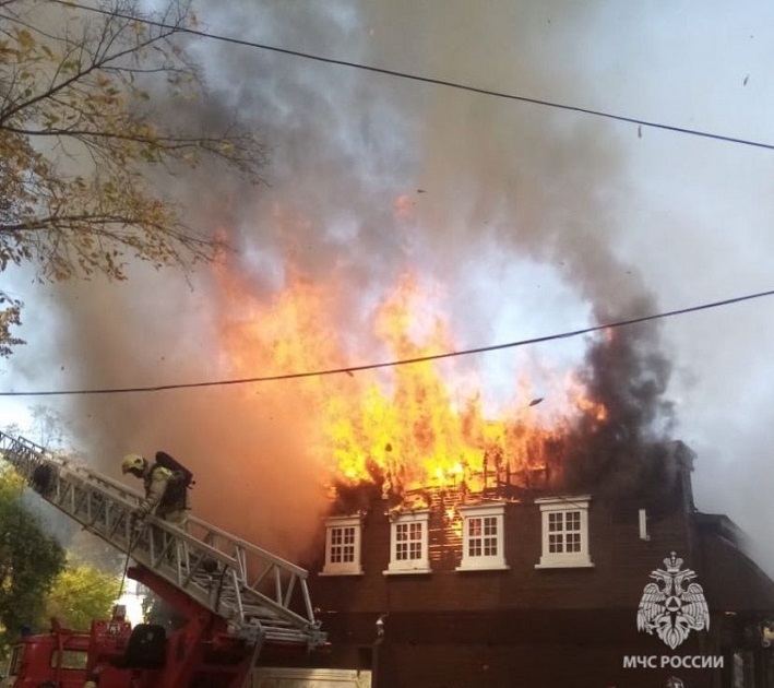 Пожар серьёзно повредил здание ресторана в Уфе
