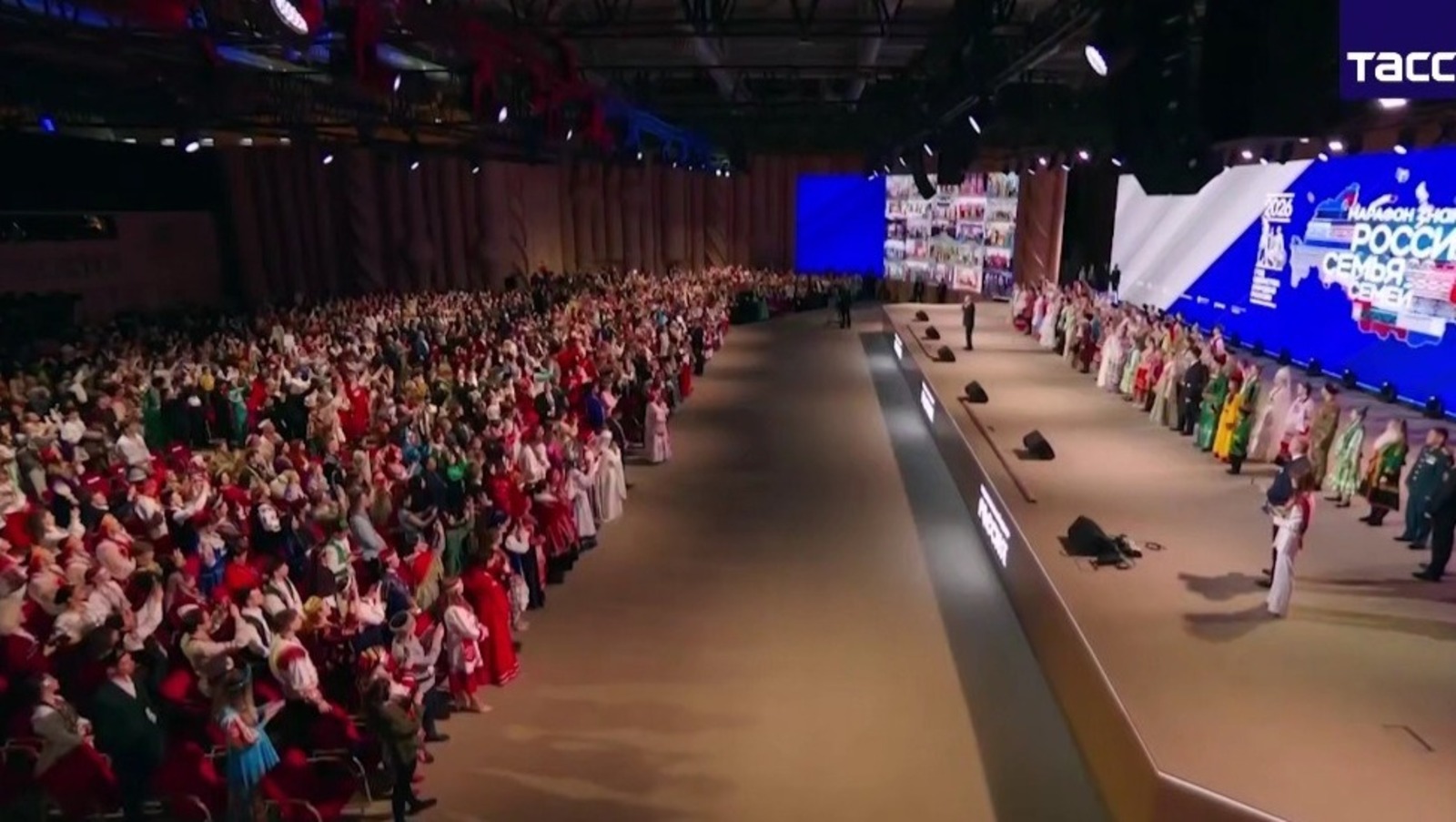 Владимир Путин объявил Год единства народов России открытым